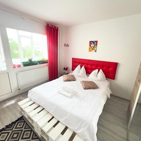 3 Rooms Apartment Airy & Bright Palas Style Jászvásár Kültér fotó